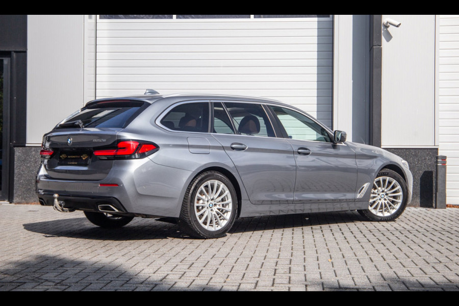 BMW 5 Serie Touring 530e Business Edition Plus / Pano / Trekhaak