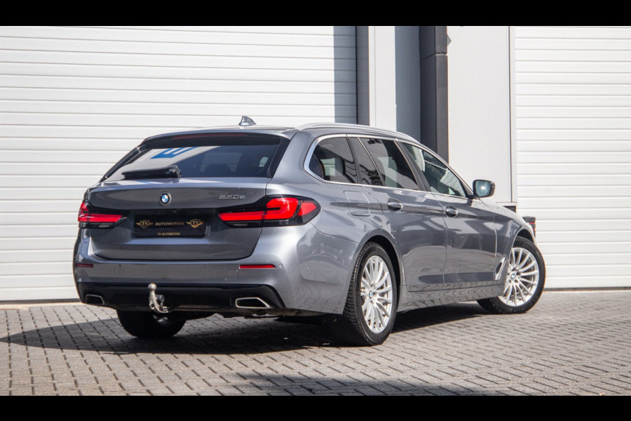 BMW 5 Serie Touring 530e Business Edition Plus / Pano / Trekhaak
