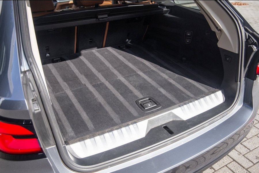 BMW 5 Serie Touring 530e Business Edition Plus / Pano / Trekhaak