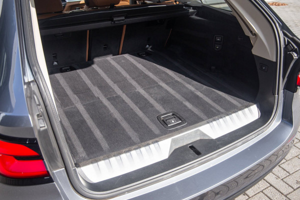 BMW 5 Serie Touring 530e Business Edition Plus / Pano / Trekhaak