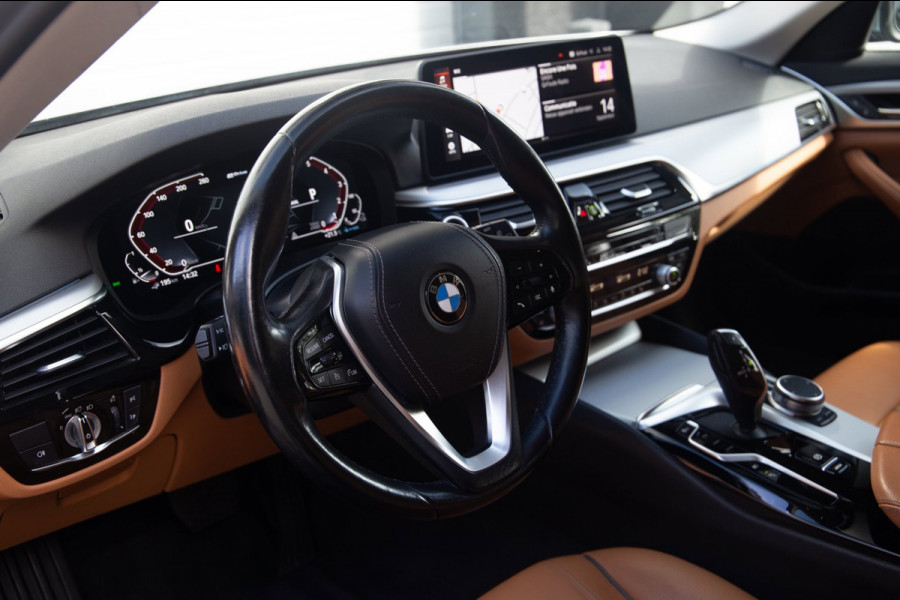 BMW 5 Serie Touring 530e Business Edition Plus / Pano / Trekhaak