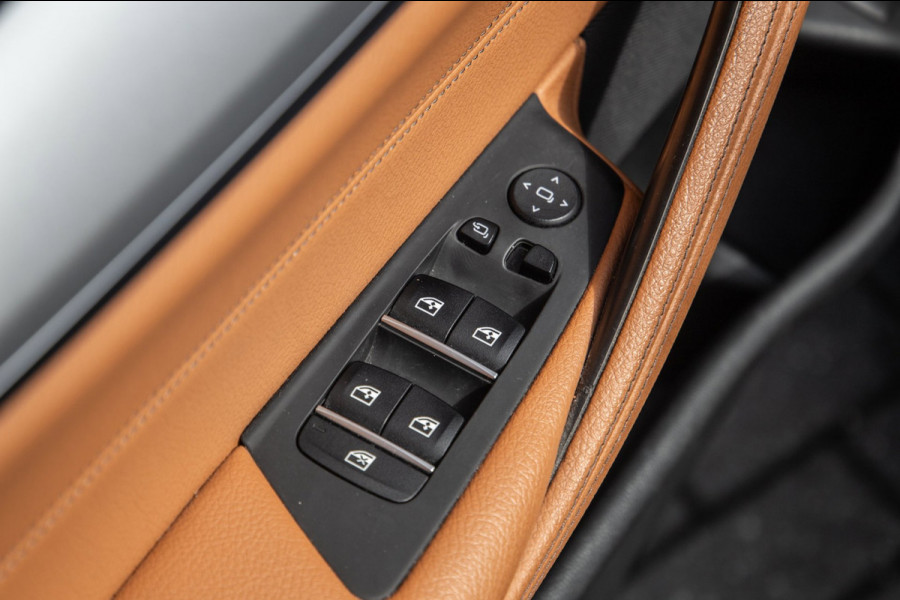 BMW 5 Serie Touring 530e Business Edition Plus / Pano / Trekhaak