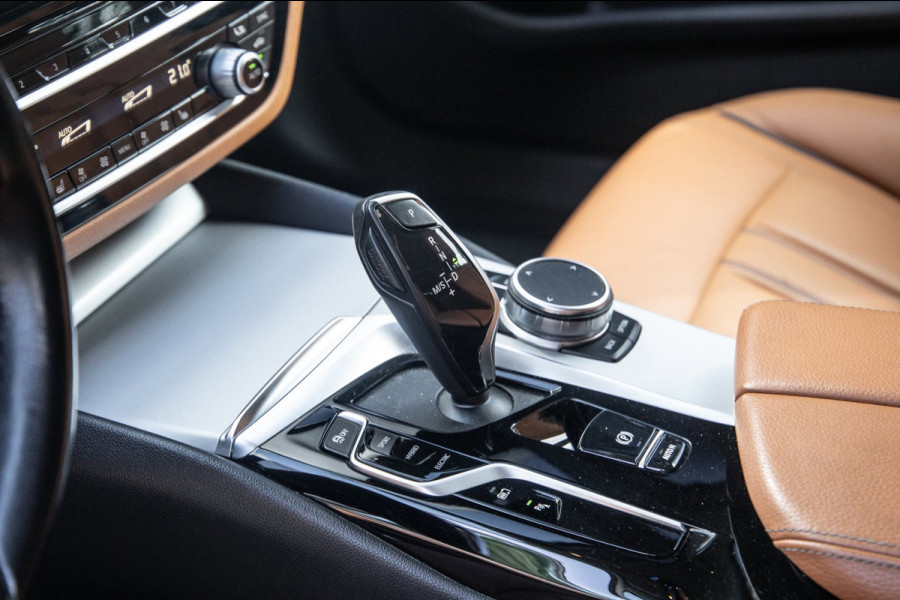 BMW 5 Serie Touring 530e Business Edition Plus / Pano / Trekhaak