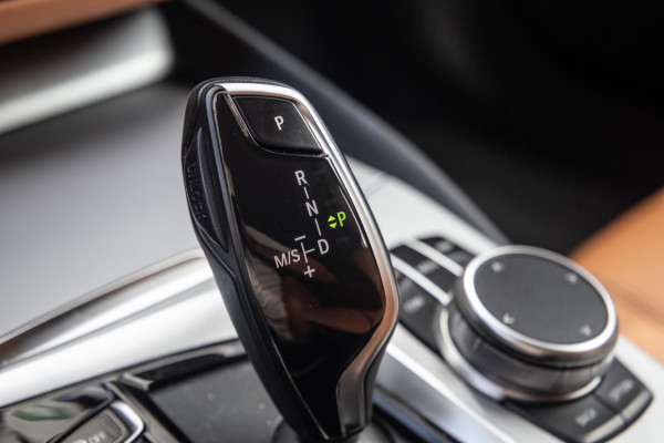 BMW 5 Serie Touring 530e Business Edition Plus / Pano / Trekhaak