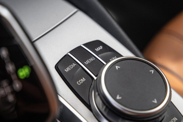 BMW 5 Serie Touring 530e Business Edition Plus / Pano / Trekhaak