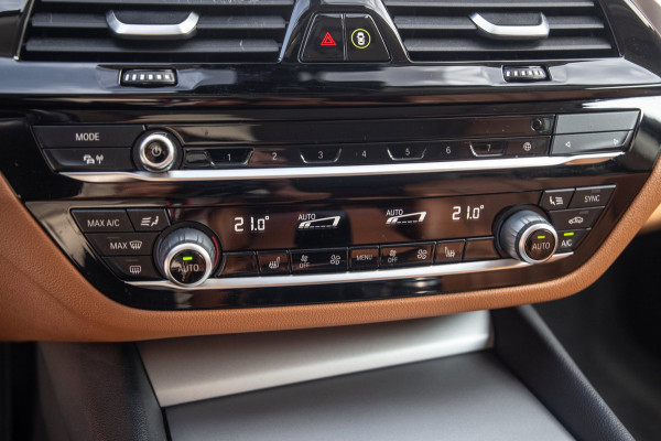 BMW 5 Serie Touring 530e Business Edition Plus / Pano / Trekhaak