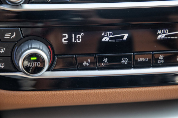 BMW 5 Serie Touring 530e Business Edition Plus / Pano / Trekhaak