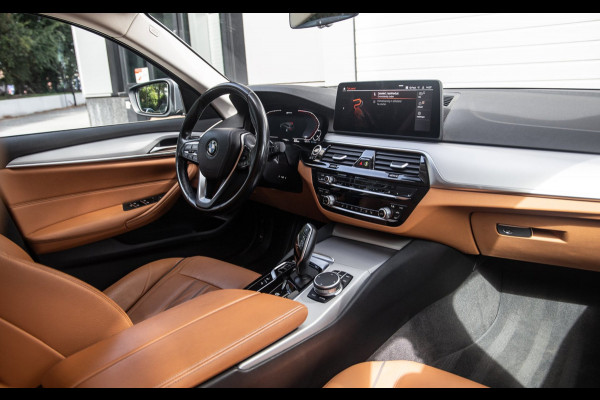 BMW 5 Serie Touring 530e Business Edition Plus / Pano / Trekhaak
