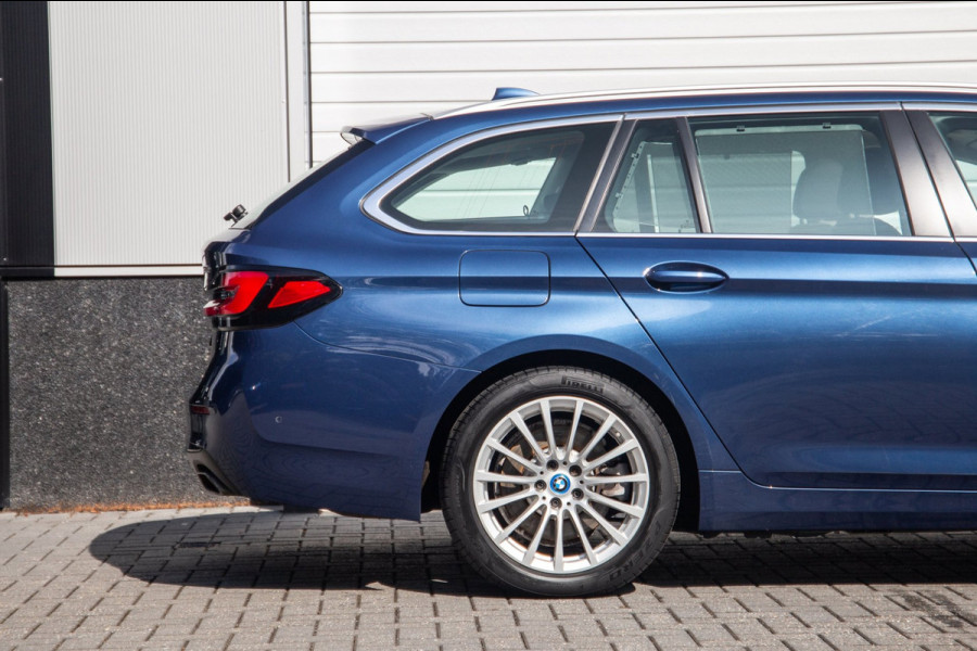 BMW 5 Serie Touring 530e High Executive / SOH 89% / Pano / Keyless / Gordijnen
