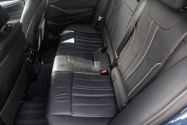 BMW 5 Serie Touring 530e High Executive / SOH 89% / Pano / Keyless / Gordijnen