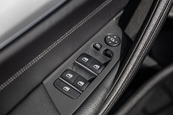 BMW 5 Serie Touring 530e High Executive / SOH 89% / Pano / Keyless / Gordijnen