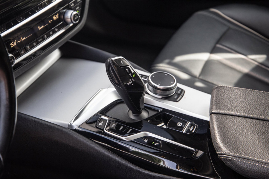 BMW 5 Serie Touring 530e High Executive / SOH 89% / Pano / Keyless / Gordijnen