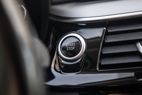 BMW 5 Serie Touring 530e High Executive / SOH 89% / Pano / Keyless / Gordijnen