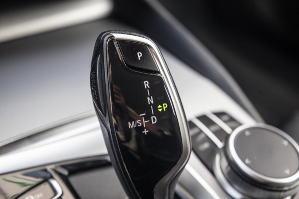 BMW 5 Serie Touring 530e High Executive / SOH 89% / Pano / Keyless / Gordijnen