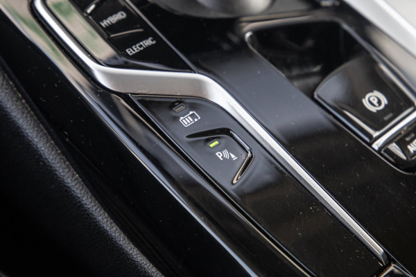 BMW 5 Serie Touring 530e High Executive / SOH 89% / Pano / Keyless / Gordijnen