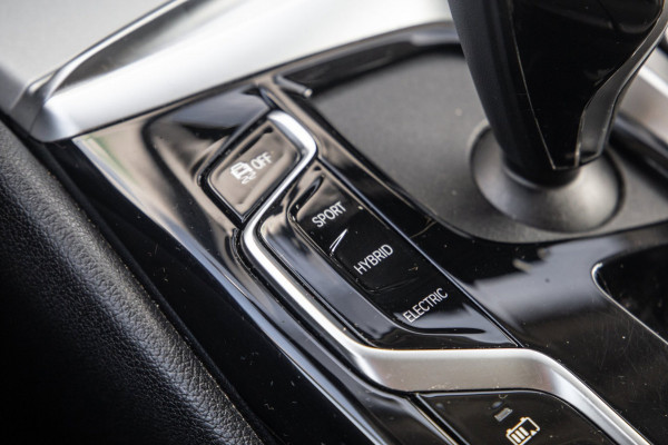 BMW 5 Serie Touring 530e High Executive / SOH 89% / Pano / Keyless / Gordijnen