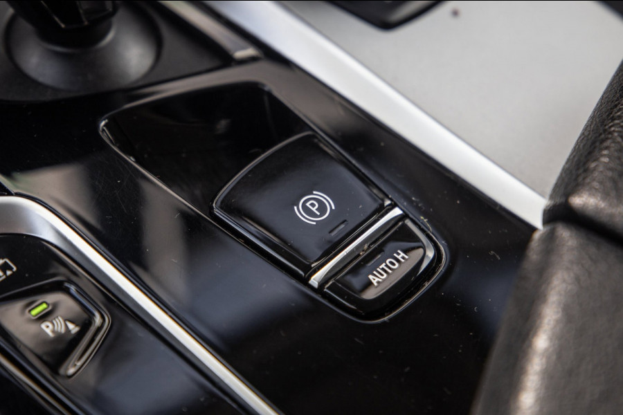 BMW 5 Serie Touring 530e High Executive / SOH 89% / Pano / Keyless / Gordijnen