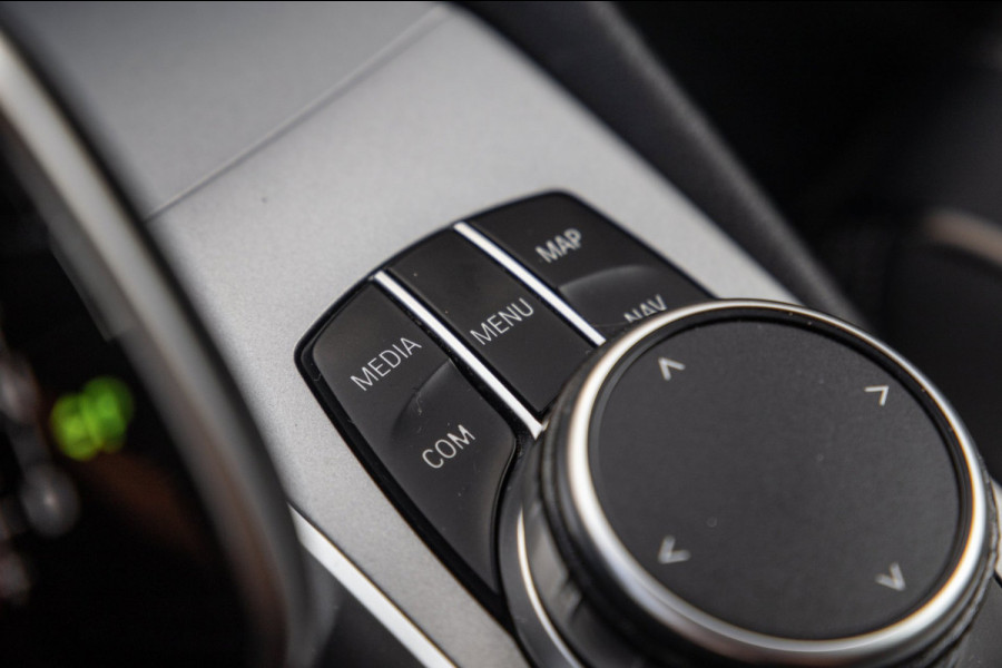 BMW 5 Serie Touring 530e High Executive / SOH 89% / Pano / Keyless / Gordijnen