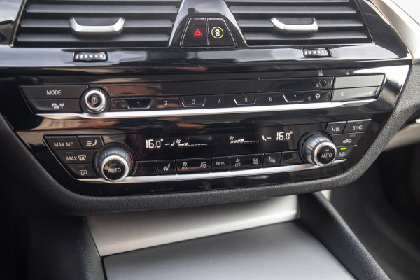 BMW 5 Serie Touring 530e High Executive / SOH 89% / Pano / Keyless / Gordijnen