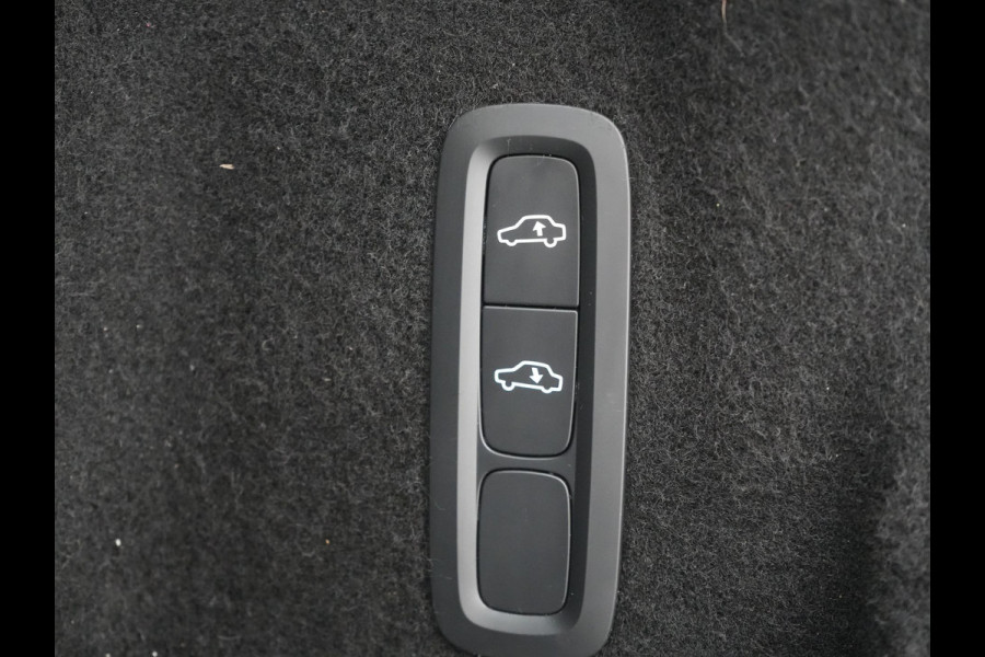 Volvo XC60 Recharge T8 AWD R-Design PHEV 391pk Dealer O.H. | Panodak | Luchtvering | Head Up | Camera | Harman & Kardon | Lederen Sportstoelen Memory & Verwarmd | 21"L.M | Apple Carplay | Keyless | Blis | Virtual | Navigatie | DAB | Plug In Hybrid