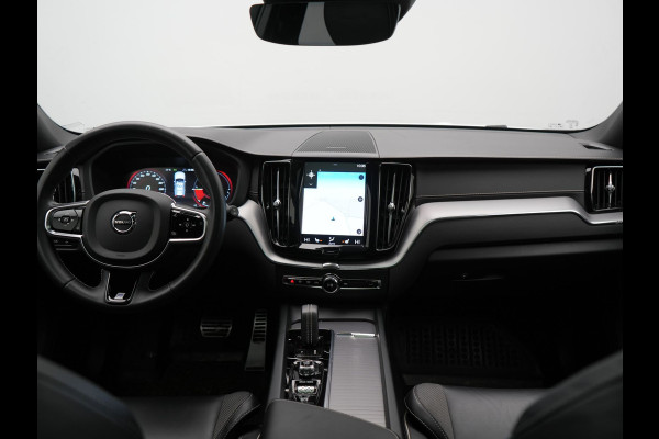 Volvo XC60 Recharge T8 AWD R-Design PHEV 391pk Dealer O.H. | Panodak | Luchtvering | Head Up | Camera | Harman & Kardon | Lederen Sportstoelen Memory & Verwarmd | 21"L.M | Apple Carplay | Keyless | Blis | Virtual | Navigatie | DAB | Plug In Hybrid