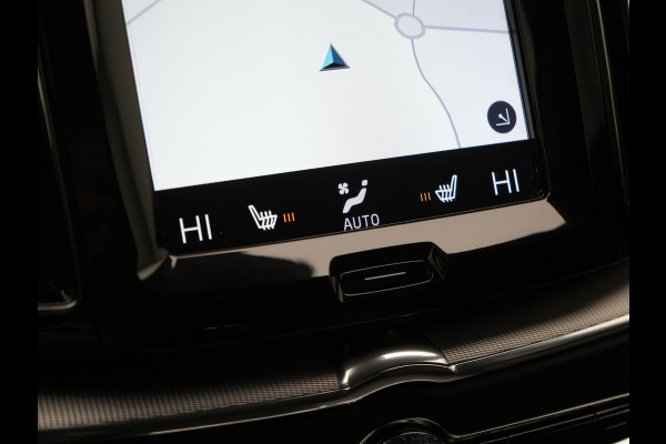 Volvo XC60 Recharge T8 AWD R-Design PHEV 391pk Dealer O.H. | Panodak | Luchtvering | Head Up | Camera | Harman & Kardon | Lederen Sportstoelen Memory & Verwarmd | 21"L.M | Apple Carplay | Keyless | Blis | Virtual | Navigatie | DAB | Plug In Hybrid