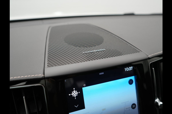 Volvo XC60 Recharge T8 AWD R-Design PHEV 391pk Dealer O.H. | Panodak | Luchtvering | Head Up | Camera | Harman & Kardon | Lederen Sportstoelen Memory & Verwarmd | 21"L.M | Apple Carplay | Keyless | Blis | Virtual | Navigatie | DAB | Plug In Hybrid