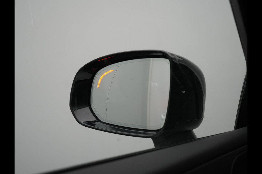 Volvo XC60 Recharge T8 AWD R-Design PHEV 391pk Dealer O.H. | Panodak | Luchtvering | Head Up | Camera | Harman & Kardon | Lederen Sportstoelen Memory & Verwarmd | 21"L.M | Apple Carplay | Keyless | Blis | Virtual | Navigatie | DAB | Plug In Hybrid