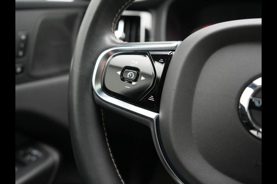 Volvo XC60 Recharge T8 AWD R-Design PHEV 391pk Dealer O.H. | Panodak | Luchtvering | Head Up | Camera | Harman & Kardon | Lederen Sportstoelen Memory & Verwarmd | 21"L.M | Apple Carplay | Keyless | Blis | Virtual | Navigatie | DAB | Plug In Hybrid