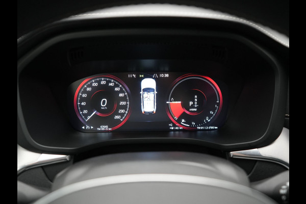 Volvo XC60 Recharge T8 AWD R-Design PHEV 391pk Dealer O.H. | Panodak | Luchtvering | Head Up | Camera | Harman & Kardon | Lederen Sportstoelen Memory & Verwarmd | 21"L.M | Apple Carplay | Keyless | Blis | Virtual | Navigatie | DAB | Plug In Hybrid
