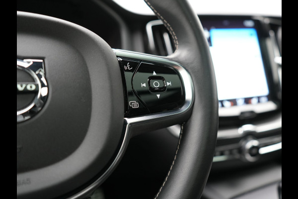 Volvo XC60 Recharge T8 AWD R-Design PHEV 391pk Dealer O.H. | Panodak | Luchtvering | Head Up | Camera | Harman & Kardon | Lederen Sportstoelen Memory & Verwarmd | 21"L.M | Apple Carplay | Keyless | Blis | Virtual | Navigatie | DAB | Plug In Hybrid