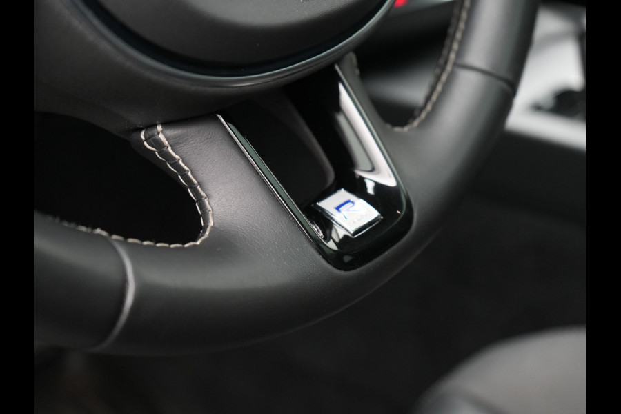 Volvo XC60 Recharge T8 AWD R-Design PHEV 391pk Dealer O.H. | Panodak | Luchtvering | Head Up | Camera | Harman & Kardon | Lederen Sportstoelen Memory & Verwarmd | 21"L.M | Apple Carplay | Keyless | Blis | Virtual | Navigatie | DAB | Plug In Hybrid