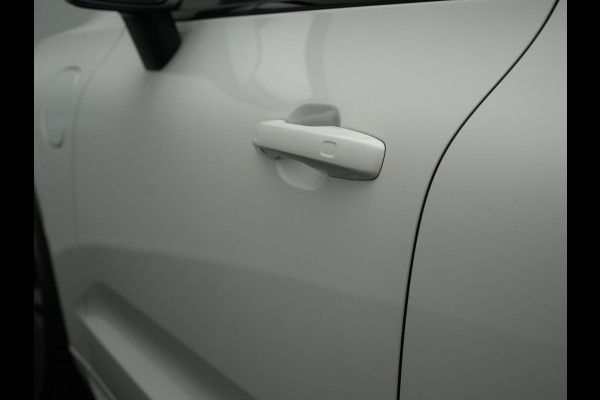 Volvo XC60 Recharge T8 AWD R-Design PHEV 391pk Dealer O.H. | Panodak | Luchtvering | Head Up | Camera | Harman & Kardon | Lederen Sportstoelen Memory & Verwarmd | 21"L.M | Apple Carplay | Keyless | Blis | Virtual | Navigatie | DAB | Plug In Hybrid