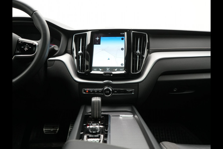 Volvo XC60 Recharge T8 AWD R-Design PHEV 391pk Dealer O.H. | Panodak | Luchtvering | Head Up | Camera | Harman & Kardon | Lederen Sportstoelen Memory & Verwarmd | 21"L.M | Apple Carplay | Keyless | Blis | Virtual | Navigatie | DAB | Plug In Hybrid