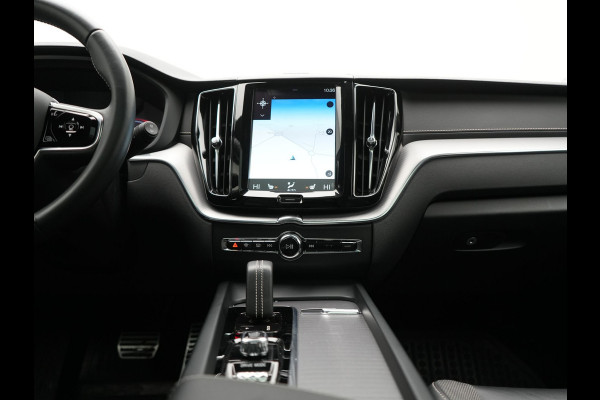 Volvo XC60 Recharge T8 AWD R-Design PHEV 391pk Dealer O.H. | Panodak | Luchtvering | Head Up | Camera | Harman & Kardon | Lederen Sportstoelen Memory & Verwarmd | 21"L.M | Apple Carplay | Keyless | Blis | Virtual | Navigatie | DAB | Plug In Hybrid