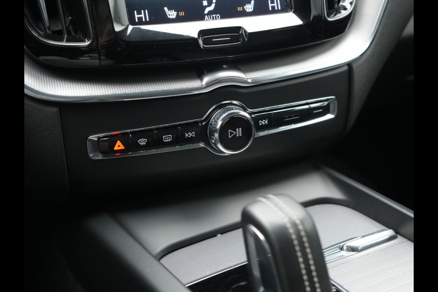Volvo XC60 Recharge T8 AWD R-Design PHEV 391pk Dealer O.H. | Panodak | Luchtvering | Head Up | Camera | Harman & Kardon | Lederen Sportstoelen Memory & Verwarmd | 21"L.M | Apple Carplay | Keyless | Blis | Virtual | Navigatie | DAB | Plug In Hybrid