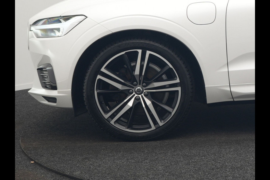 Volvo XC60 Recharge T8 AWD R-Design PHEV 391pk Dealer O.H. | Panodak | Luchtvering | Head Up | Camera | Harman & Kardon | Lederen Sportstoelen Memory & Verwarmd | 21"L.M | Apple Carplay | Keyless | Blis | Virtual | Navigatie | DAB | Plug In Hybrid