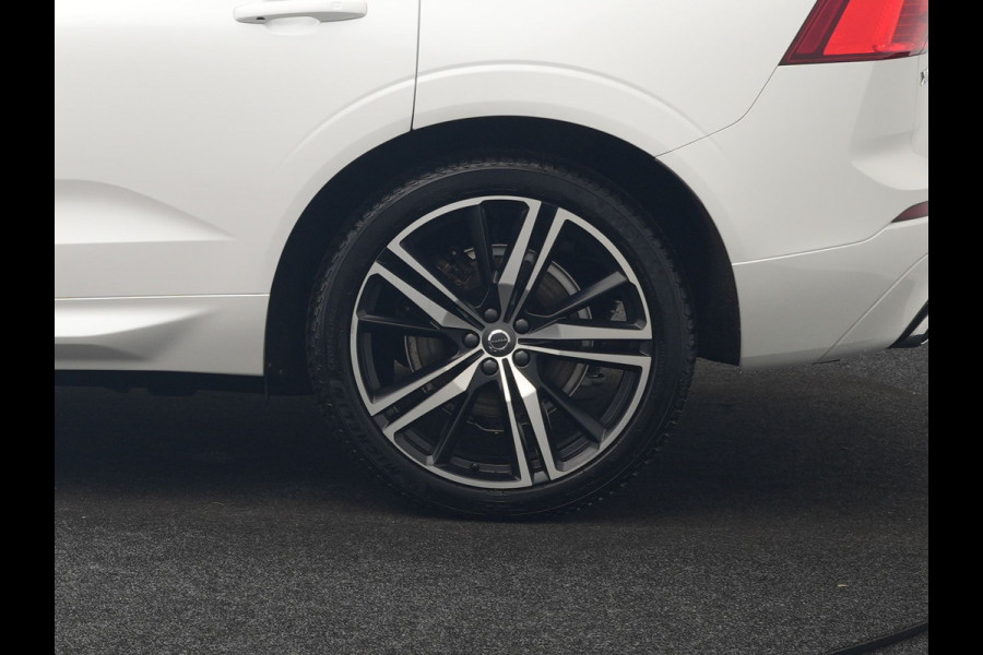Volvo XC60 Recharge T8 AWD R-Design PHEV 391pk Dealer O.H. | Panodak | Luchtvering | Head Up | Camera | Harman & Kardon | Lederen Sportstoelen Memory & Verwarmd | 21"L.M | Apple Carplay | Keyless | Blis | Virtual | Navigatie | DAB | Plug In Hybrid