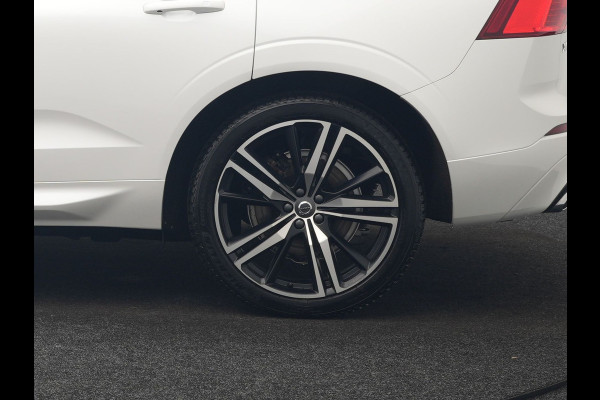 Volvo XC60 Recharge T8 AWD R-Design PHEV 391pk Dealer O.H. | Panodak | Luchtvering | Head Up | Camera | Harman & Kardon | Lederen Sportstoelen Memory & Verwarmd | 21"L.M | Apple Carplay | Keyless | Blis | Virtual | Navigatie | DAB | Plug In Hybrid