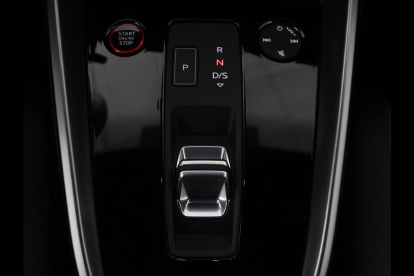 Audi A3 2.0 TFSI S3 quattro | Adaptive cruise | B&O | Bang & Olufsen | Matrix LED | Leder/Alcantara | Park Assist | Stoelverwarming | Virtual Cockpit | Carplay | Navigatie | Sportstoelen | Climate control