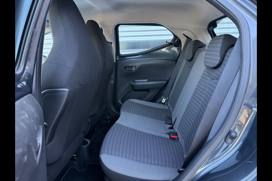 Toyota Aygo 1.0 VVT-i x-play Camera|Airco|Cruise|Elek ramen|N.A.P|APK tot 04-2027