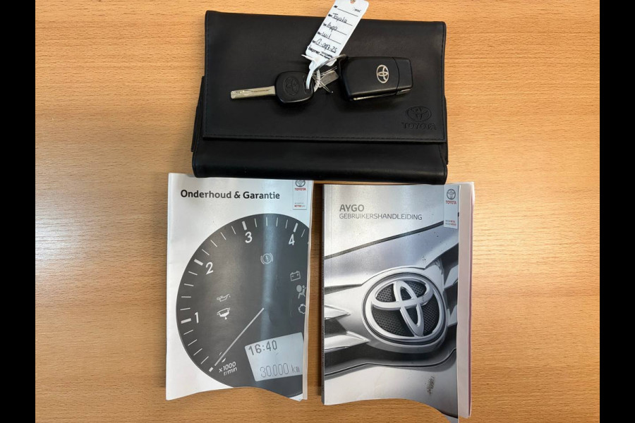 Toyota Aygo 1.0 VVT-i x-otic cabriotop | automaat | dealer onderhouden | navi | carplay | fabr gar 12/19