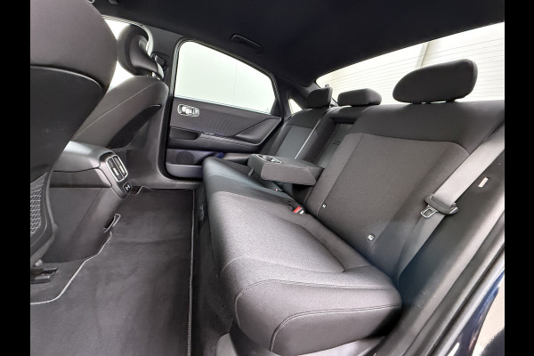 Hyundai IONIQ 6 77.4kWh 229PK Trekhaak SOH 100% Warmtepomp Adap.Cruise Head-Up Stoel+Achterbank+Stuur Verwarming Camera Navi Pdc Apple Carplay A Elek. Achterklep Privacy Glas Lmv Led Lane Assist 1.500KG Trekgewicht 1e Eigenaar Origineel Nederlandse Auto