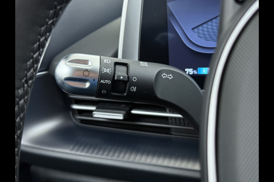 Hyundai IONIQ 6 77.4kWh 229PK Trekhaak SOH 100% Warmtepomp Adap.Cruise Head-Up Stoel+Achterbank+Stuur Verwarming Camera Navi Pdc Apple Carplay A Elek. Achterklep Privacy Glas Lmv Led Lane Assist 1.500KG Trekgewicht 1e Eigenaar Origineel Nederlandse Auto