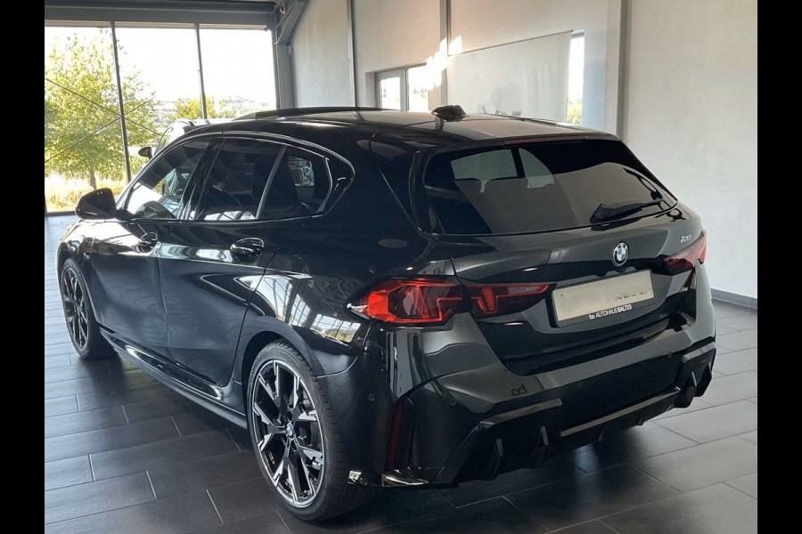 BMW 1-serie 120 M-SPORT ** LED, PANORAMA, 19-inch LMV, ACC, M-ONDERST, EL. A-KLEP ** 1e EIG - Ex BMW-AG ** ** INFORMEER OOK NAAR ONZE AANTREKKELIJKE FINANCIAL-LEASE TARIEVEN **