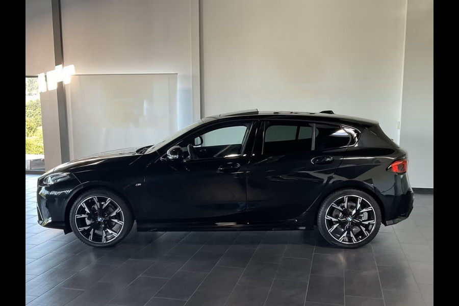 BMW 1-serie 120 M-SPORT ** LED, PANORAMA, 19-inch LMV, ACC, M-ONDERST, EL. A-KLEP ** 1e EIG - Ex BMW-AG ** ** INFORMEER OOK NAAR ONZE AANTREKKELIJKE FINANCIAL-LEASE TARIEVEN **