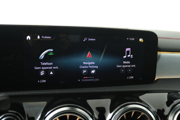 Mercedes-Benz CLA-Klasse 180 Business Solution AMG (PANORAMADAK, STOELVERWARMING, SFEERVERLICHTING)