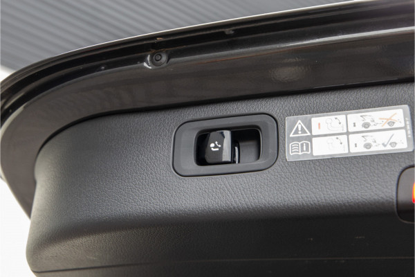 Mercedes-Benz C-Klasse Estate 300 e AMG Premium, Pano, Distronic, Trekhaak, Nightpakket 2023