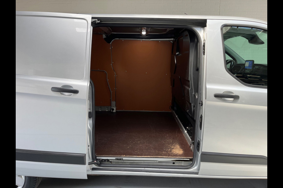 Ford Transit Custom L2H1 Automaat 300 2.0 TDCI 130pk Limited 3persoons, Airco, Navigatie, Trekhaak, Metallic lak, RIJKLAARPRIJS