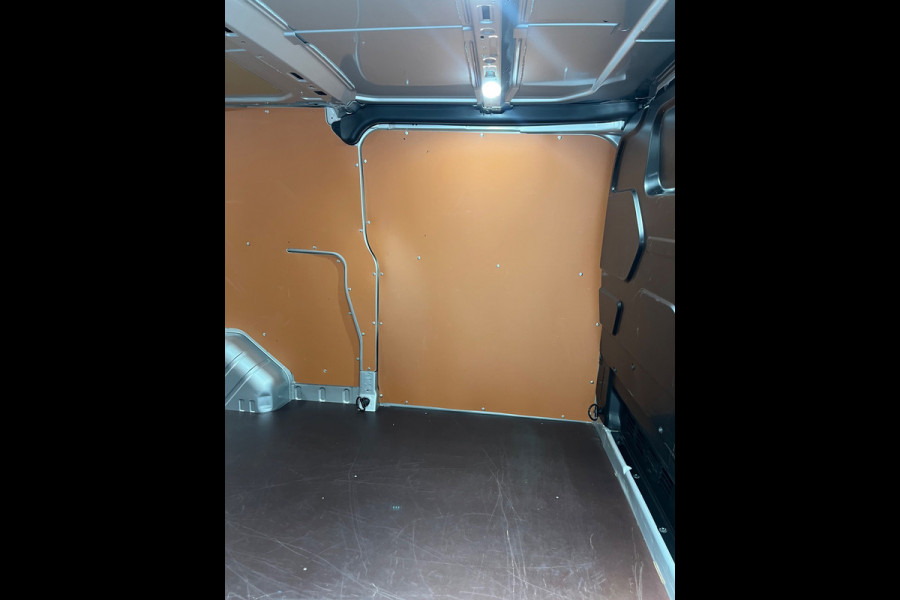 Ford Transit Custom L2H1 Automaat 300 2.0 TDCI 130pk Limited 3persoons, Airco, Navigatie, Trekhaak, Metallic lak, RIJKLAARPRIJS